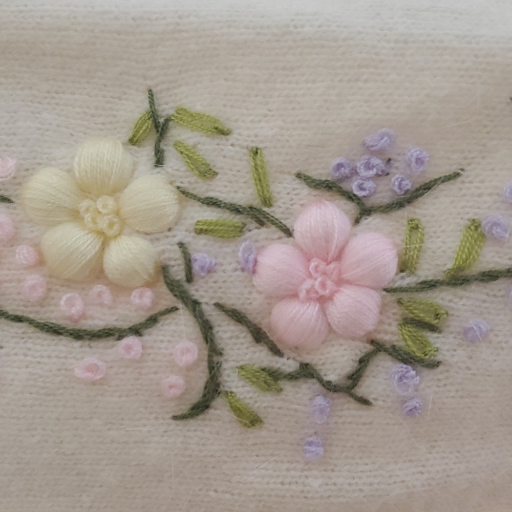 Vintage embroidered cardigan from France - Picture 4 of 9